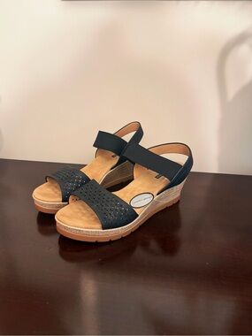 Good choice black wedge sandals